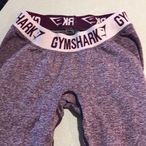 Gym shark leggings